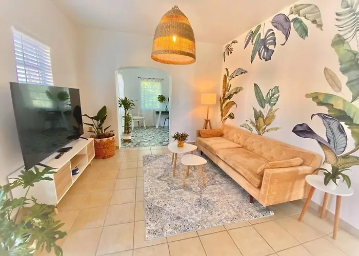 Tropical Charm - Little Havana/Calle Ocho 2