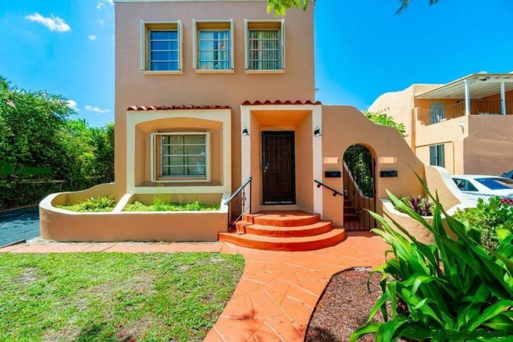Tropical Charm - Little Havana/calle Ocho 2
